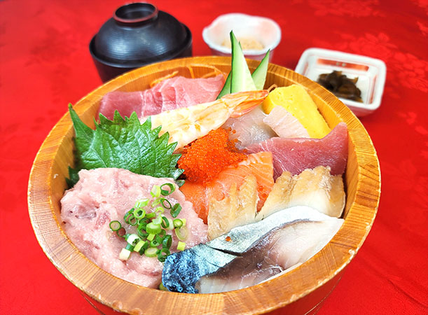 彩り海鮮丼